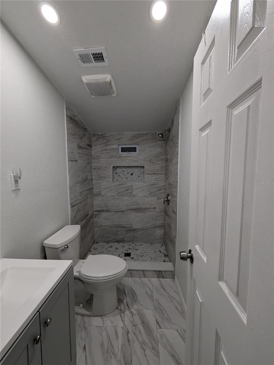 9800 OAKS ST, TAMPA, FL, 33635