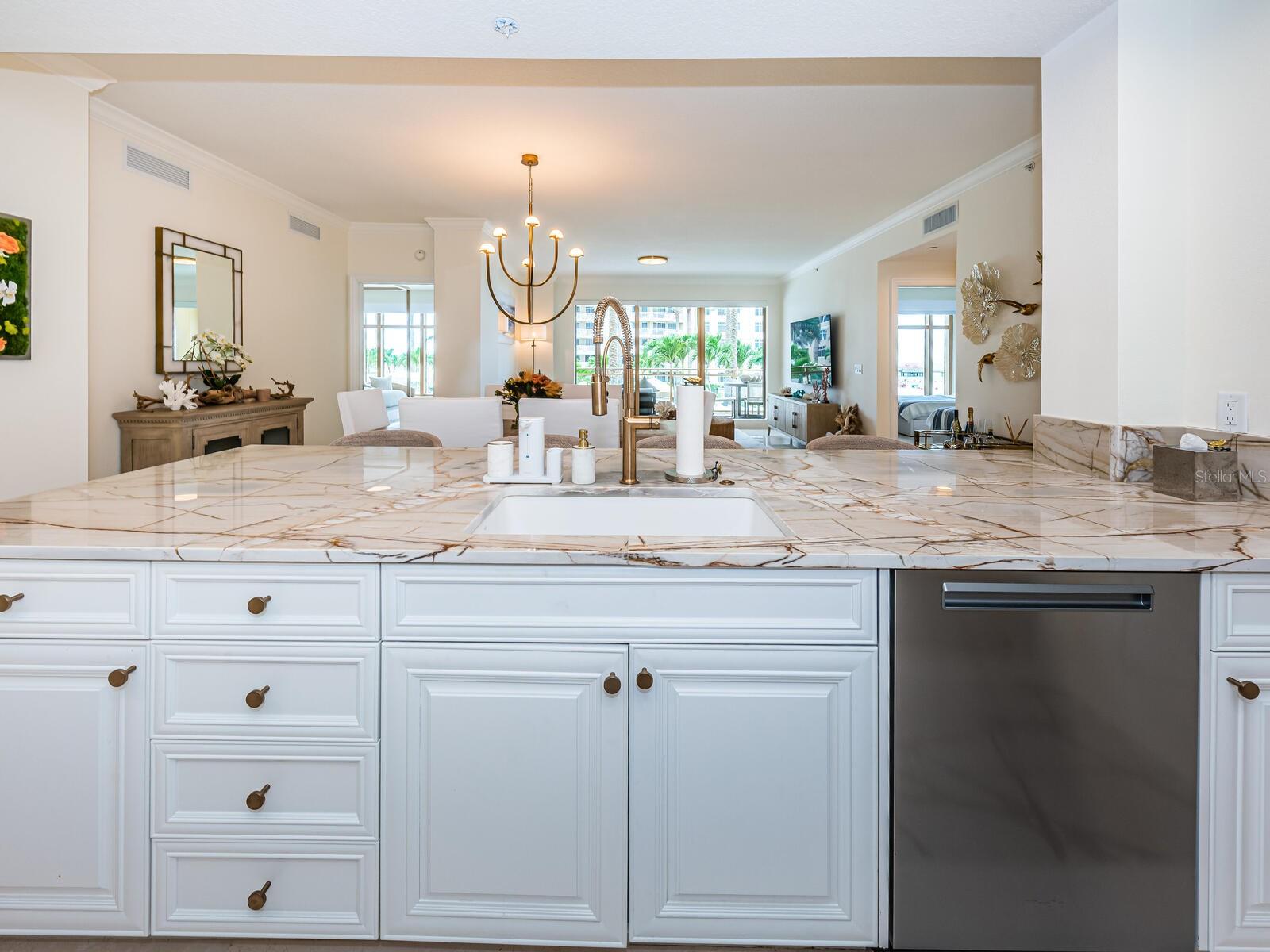 11 BAYMONT ST #403, CLEARWATER BEACH, FL, 33767