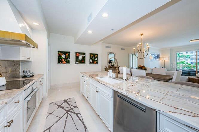 11 BAYMONT ST #403, CLEARWATER BEACH, FL, 33767