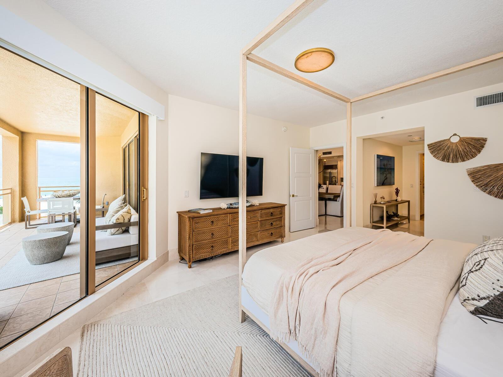 11 BAYMONT ST #403, CLEARWATER BEACH, FL, 33767