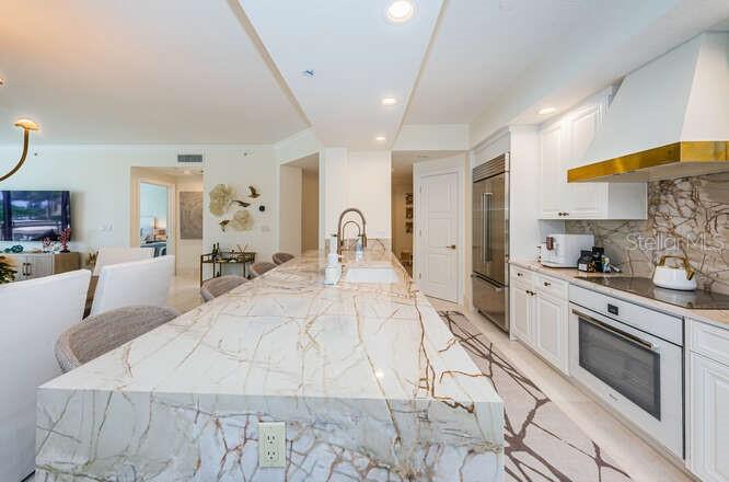 11 BAYMONT ST #403, CLEARWATER BEACH, FL, 33767