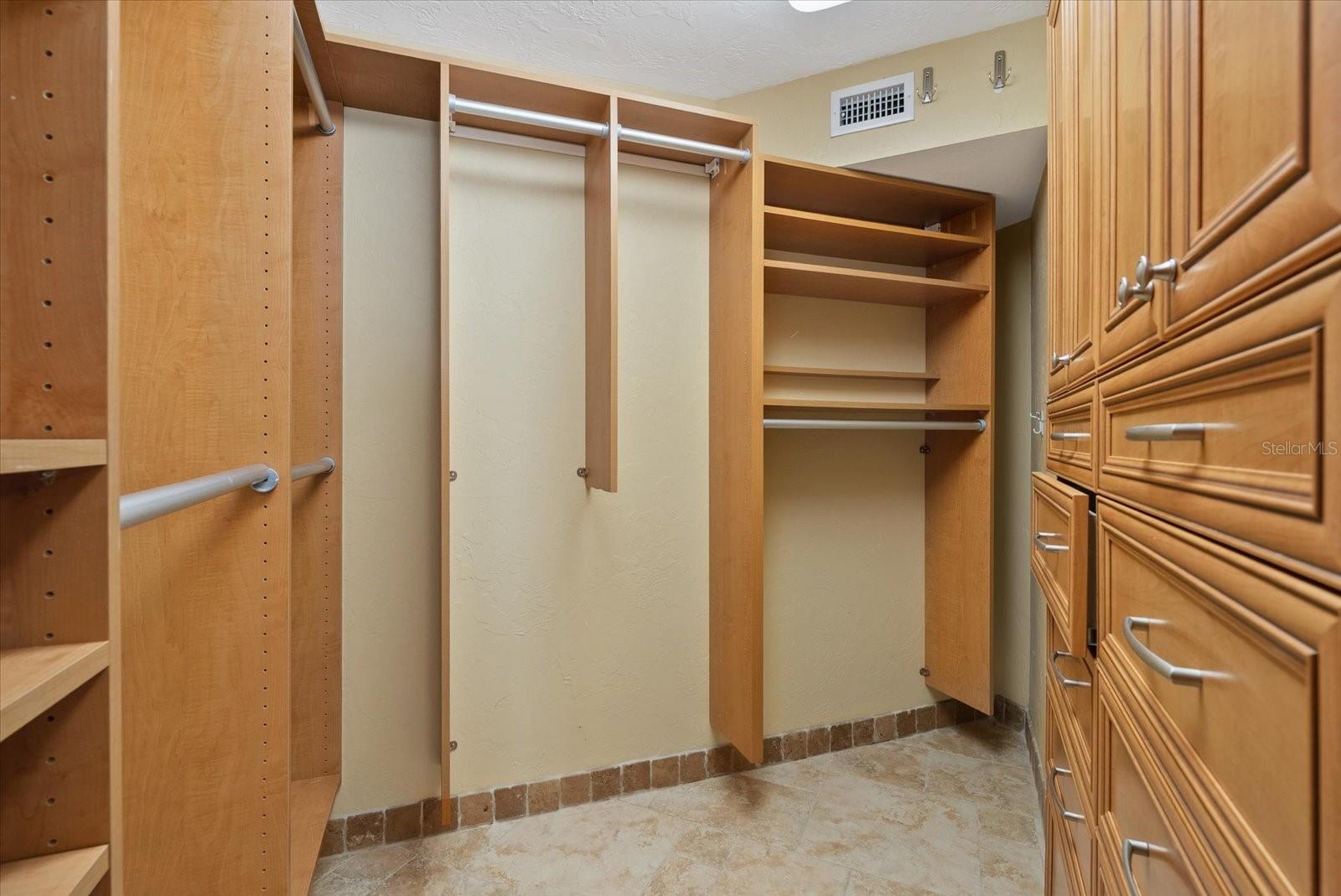 A4670756 Property Photo