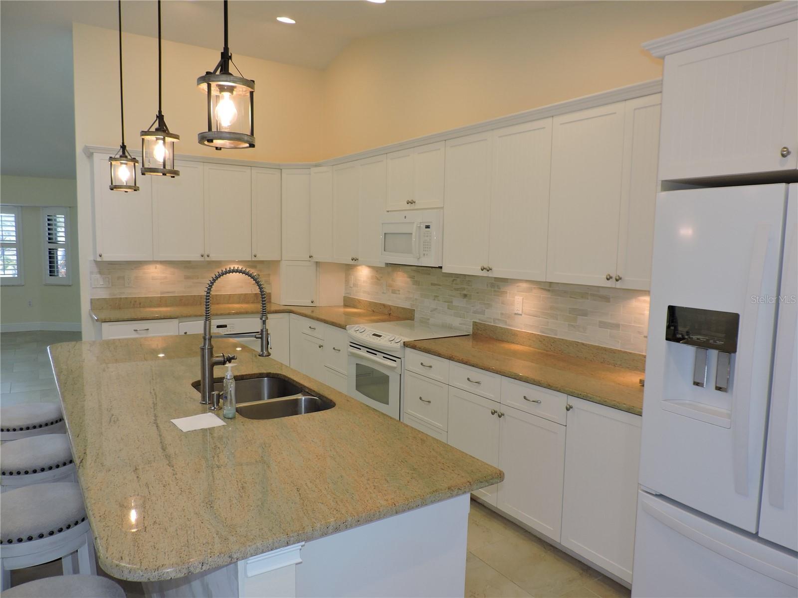 8170 CASA DE MEADOWS DR, ENGLEWOOD, FL, 34224