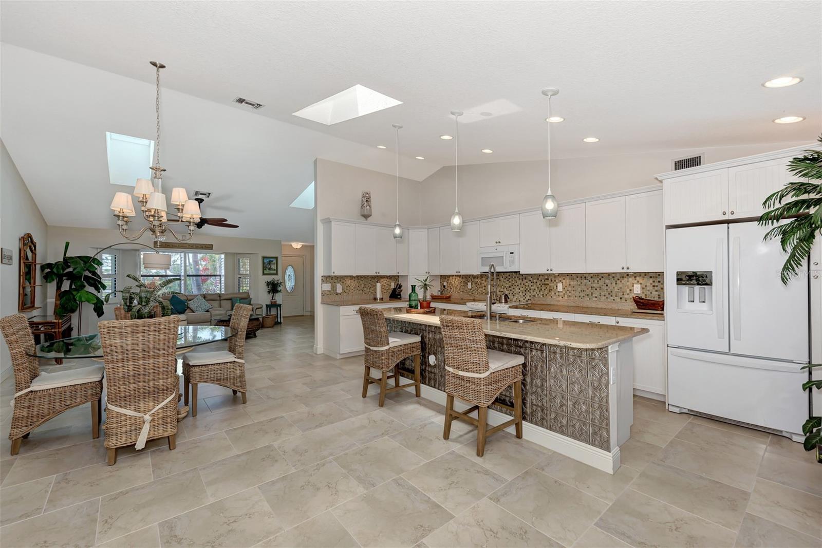 8170 CASA DE MEADOWS DR, ENGLEWOOD, FL, 34224