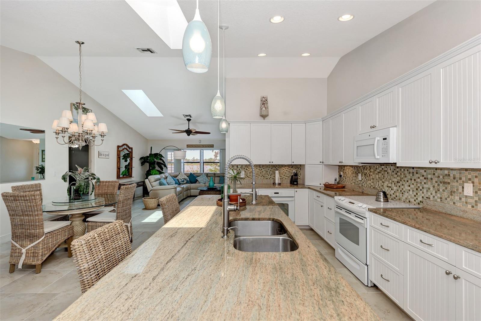 8170 CASA DE MEADOWS DR, ENGLEWOOD, FL, 34224