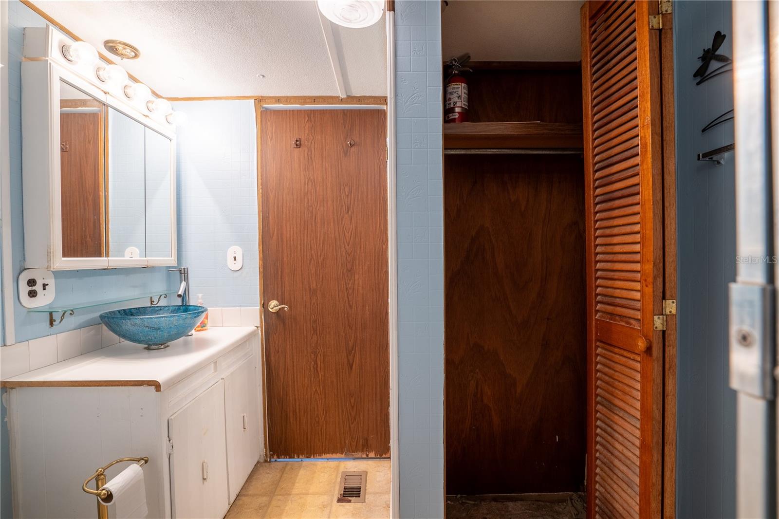 TB8444228 Property Photo