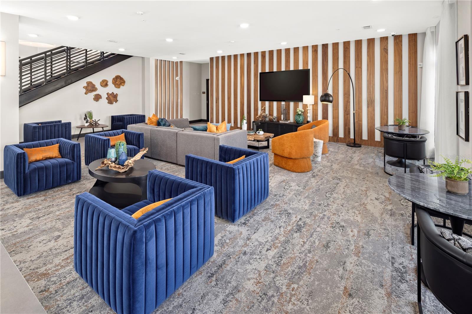 5256 INTERNATIONAL DR #B1, ORLANDO, FL, 32819