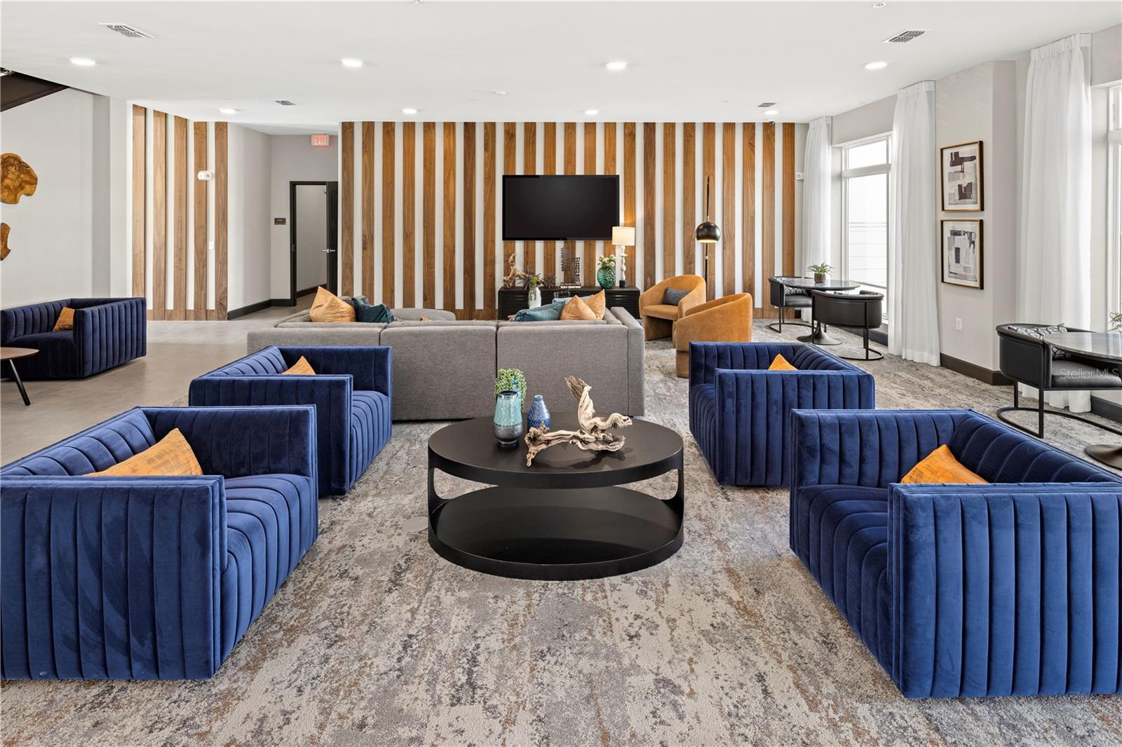 5256 INTERNATIONAL DR #B1, ORLANDO, FL, 32819