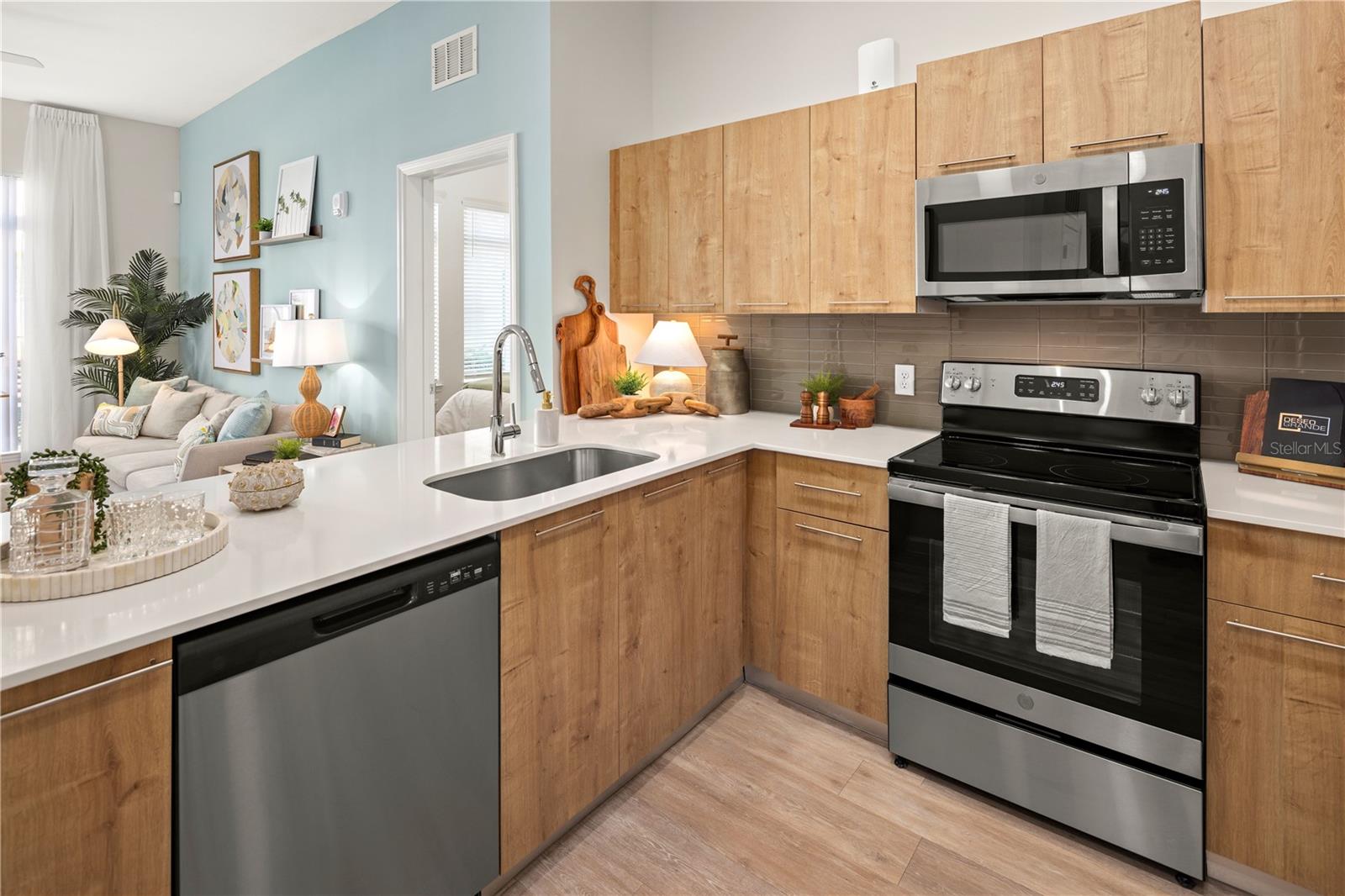 5256 INTERNATIONAL DR #B1, ORLANDO, FL, 32819