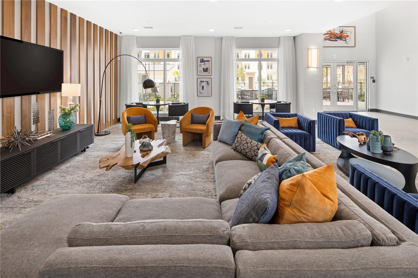 5256 INTERNATIONAL DR #B1, ORLANDO, FL, 32819