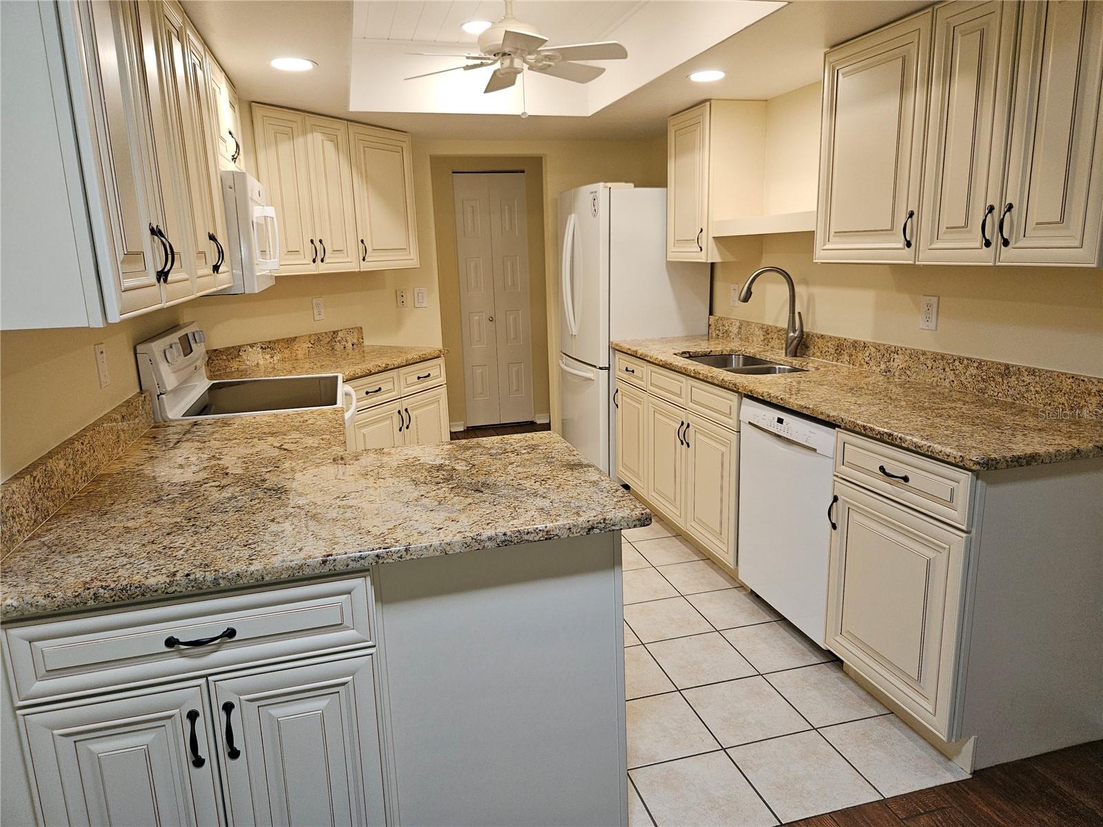 2012 HAWKHURST CIR #195, SUN CITY CENTER, FL, 33573