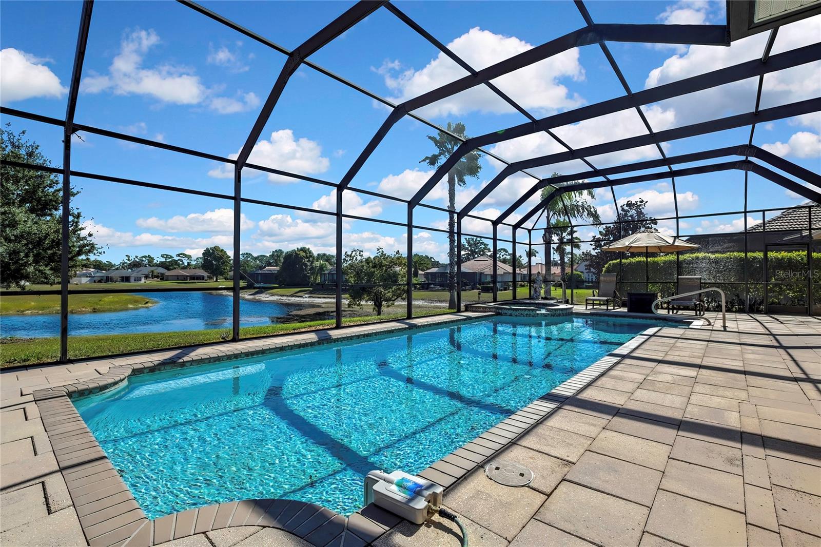 Hugh screen in Pool and spa Lanai