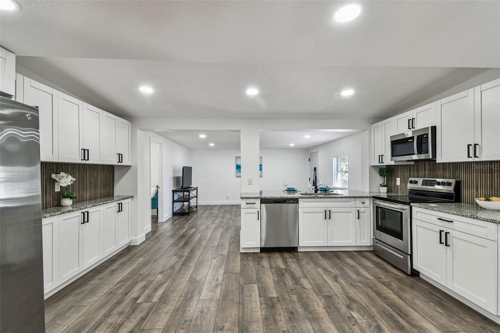 7918 ENDIVE AVE, TAMPA, FL, 33619