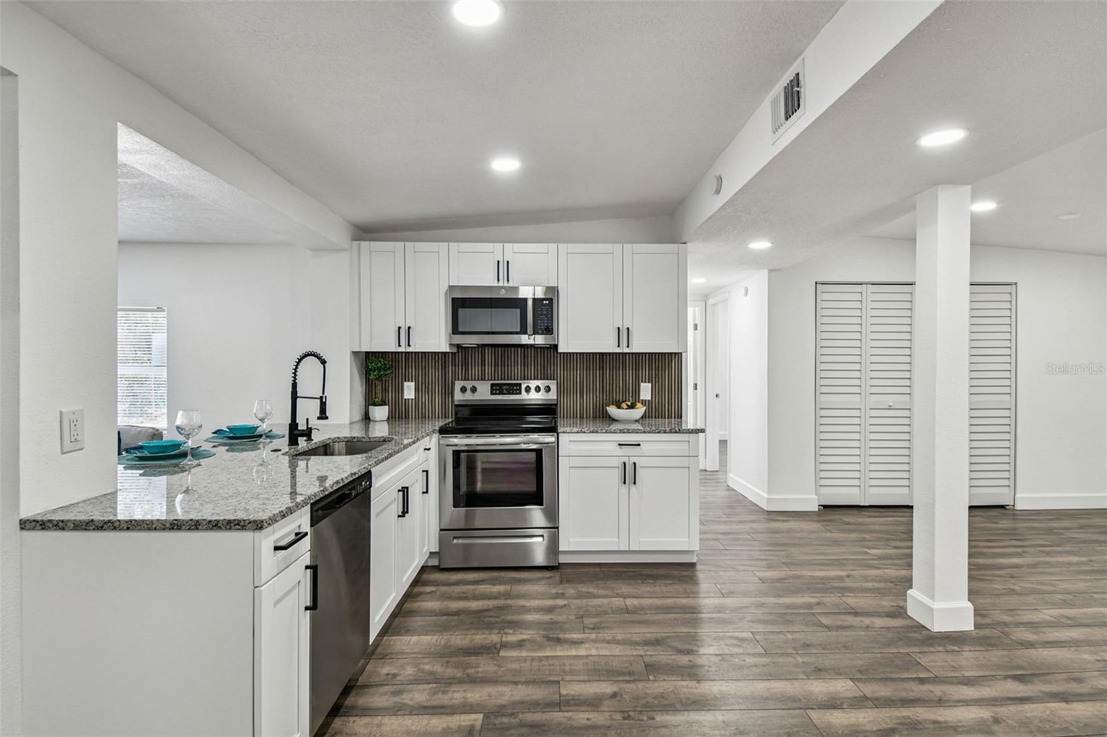 7918 ENDIVE AVE, TAMPA, FL, 33619