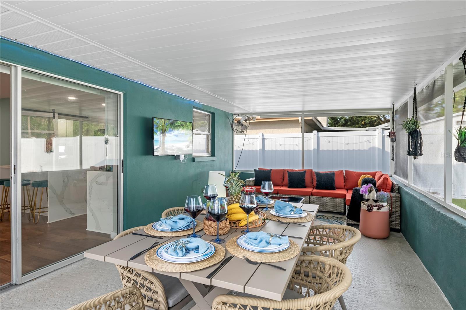 8693 PINETREE DR E, SEMINOLE, FL, 33772