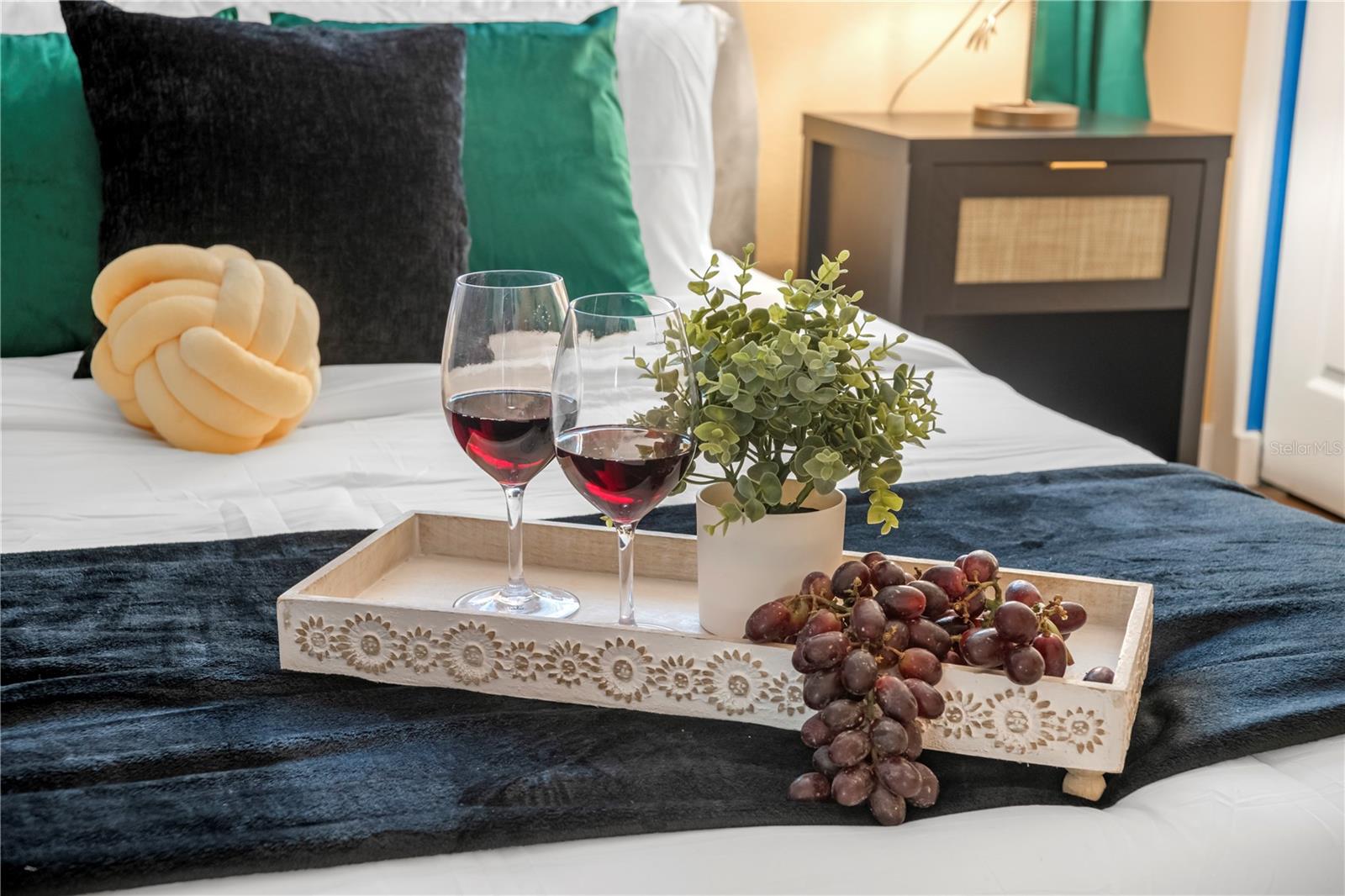 8693 PINETREE DR E, SEMINOLE, FL, 33772