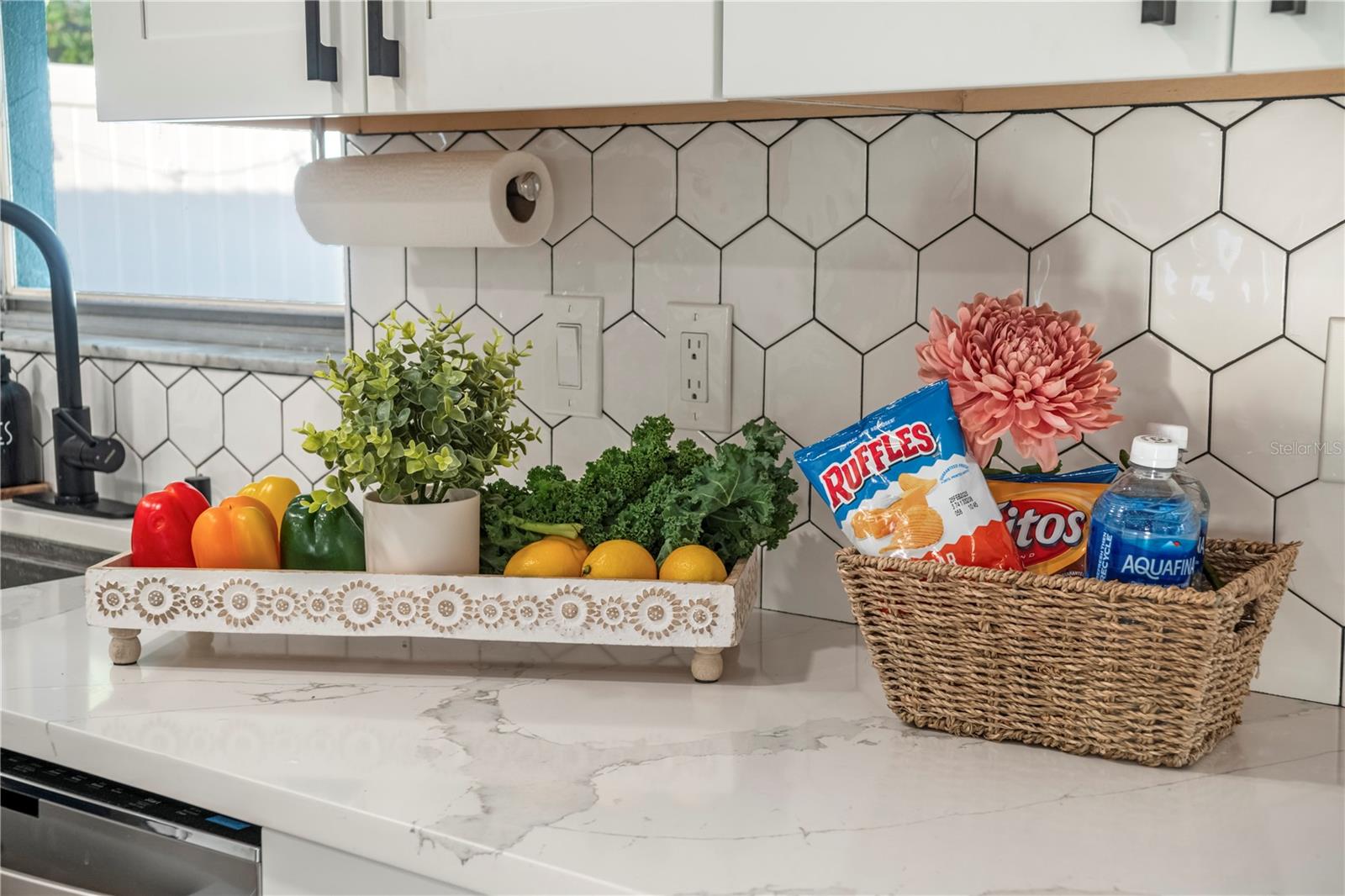 8693 PINETREE DR E, SEMINOLE, FL, 33772