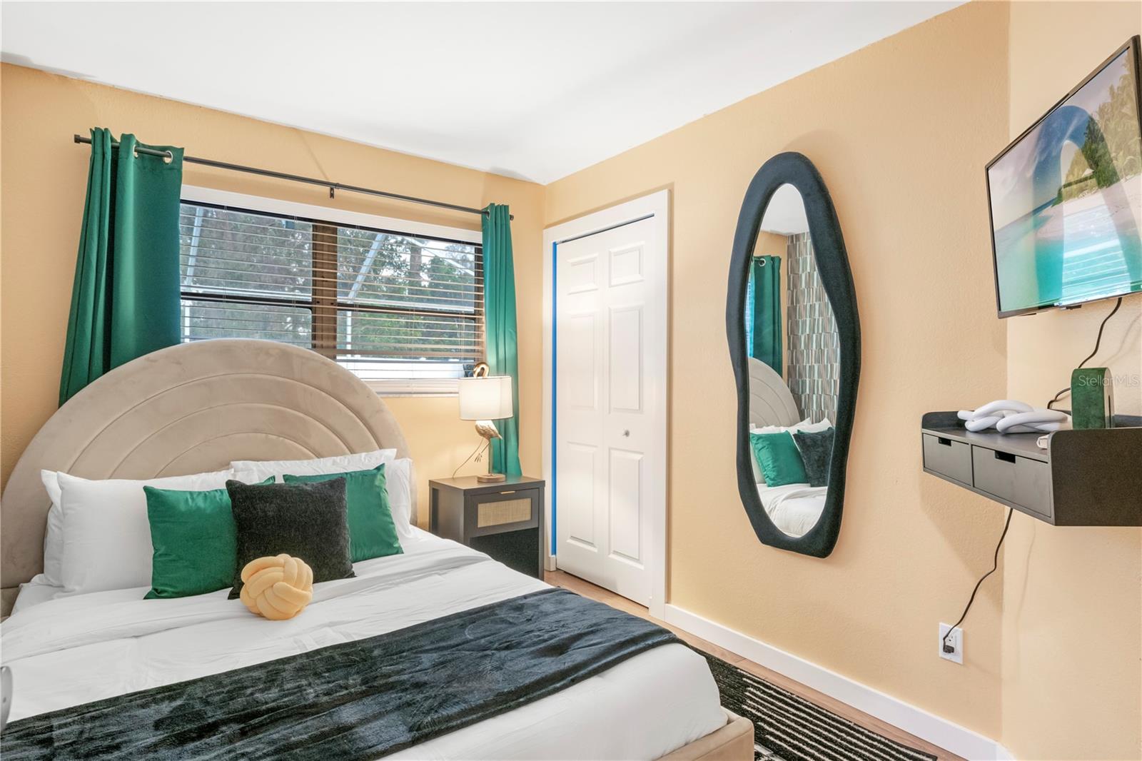 8693 PINETREE DR E, SEMINOLE, FL, 33772