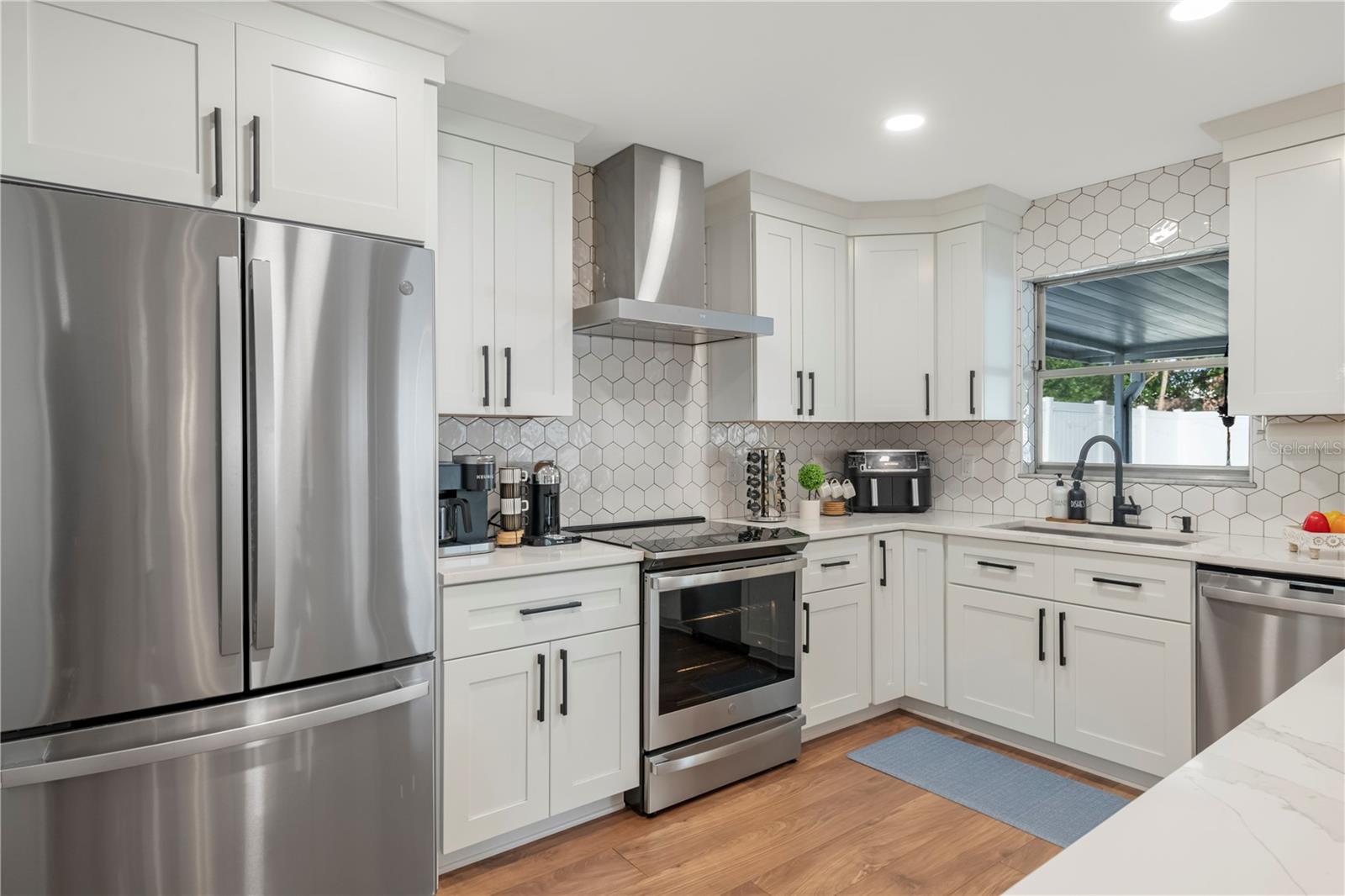 8693 PINETREE DR E, SEMINOLE, FL, 33772