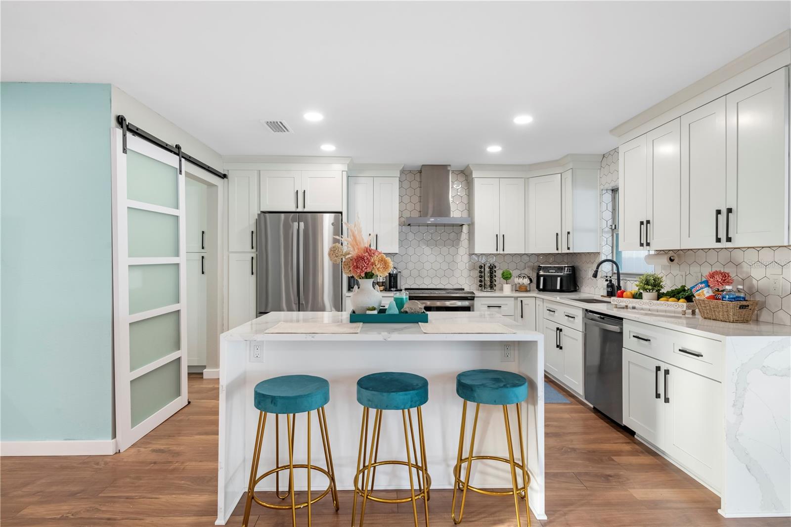 8693 PINETREE DR E, SEMINOLE, FL, 33772