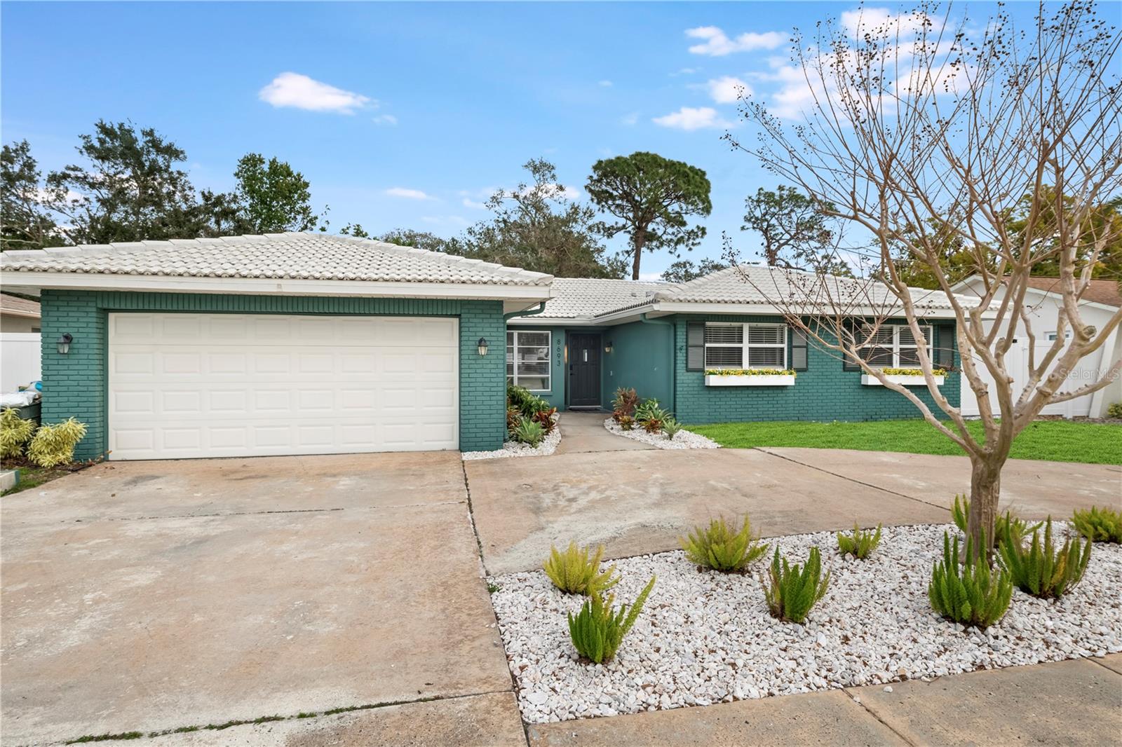 8693 PINETREE DR E, SEMINOLE, FL, 33772