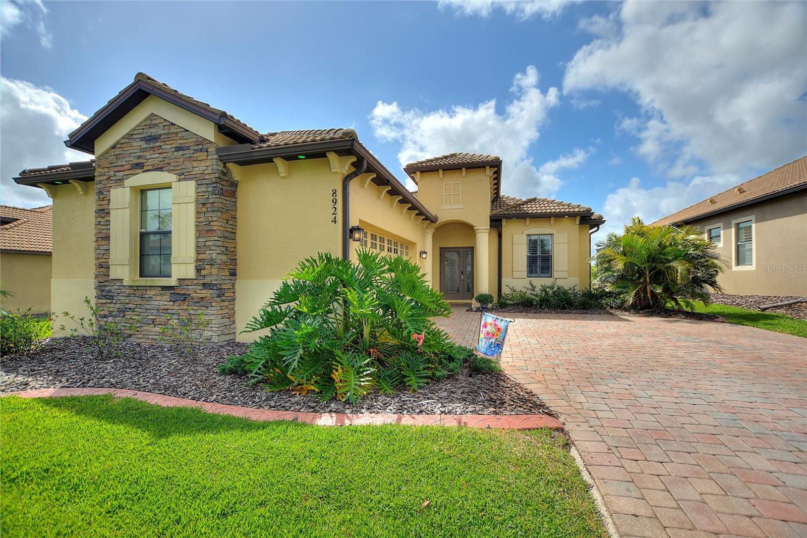 8924 DOVE VALLEY WAY, DAVENPORT, FL, 33896