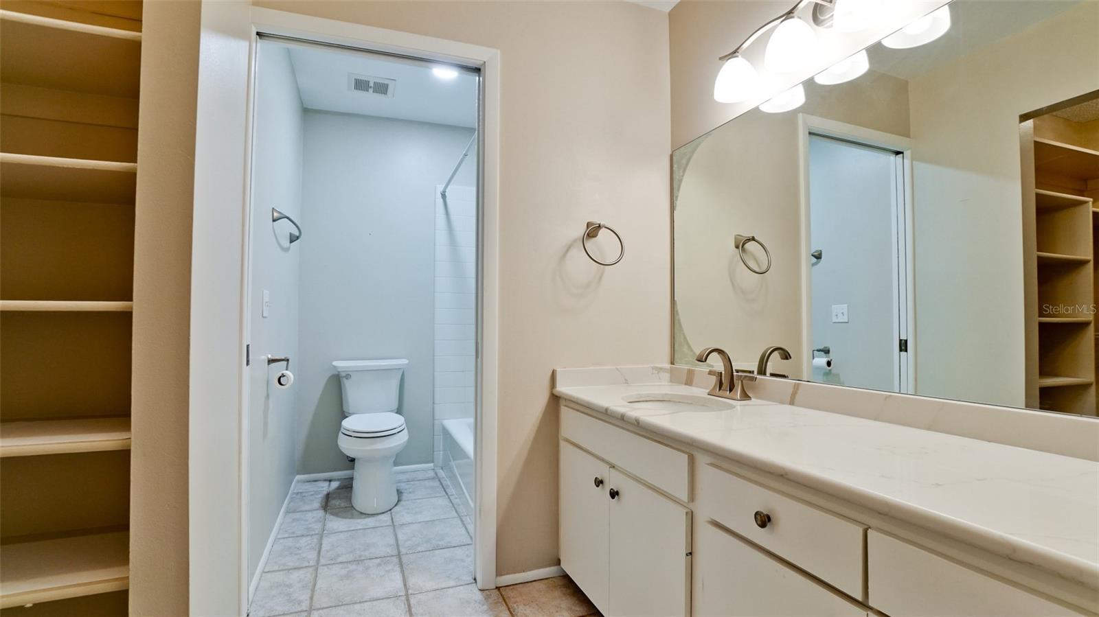 811 OAK DR #811, BRADENTON, FL, 34210