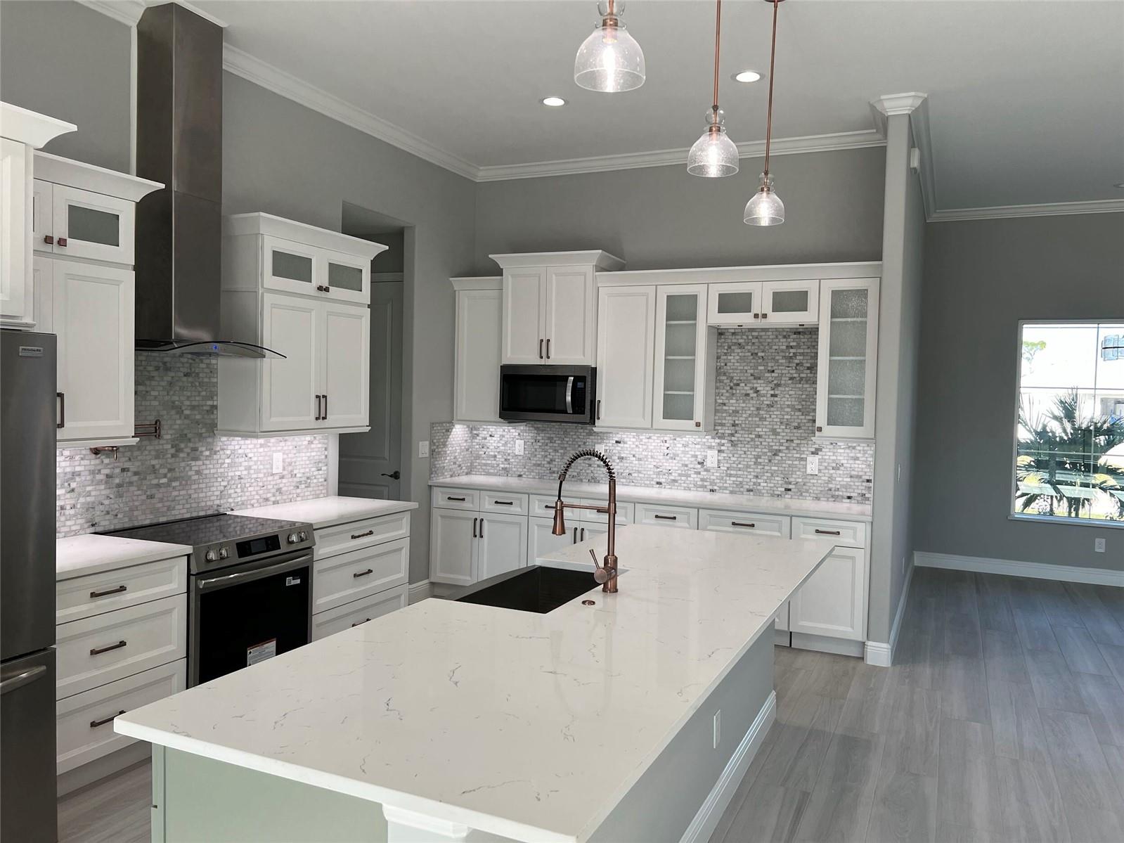 750 ROTONDA CIR, ROTONDA WEST, FL, 33947