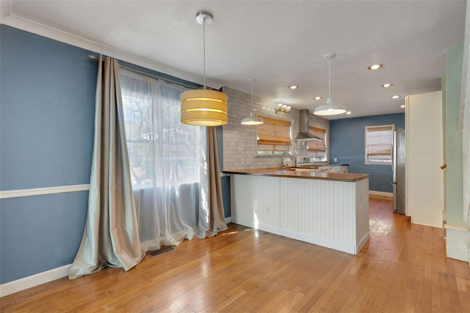 717 12TH AVE N, ST PETERSBURG, FL, 33701