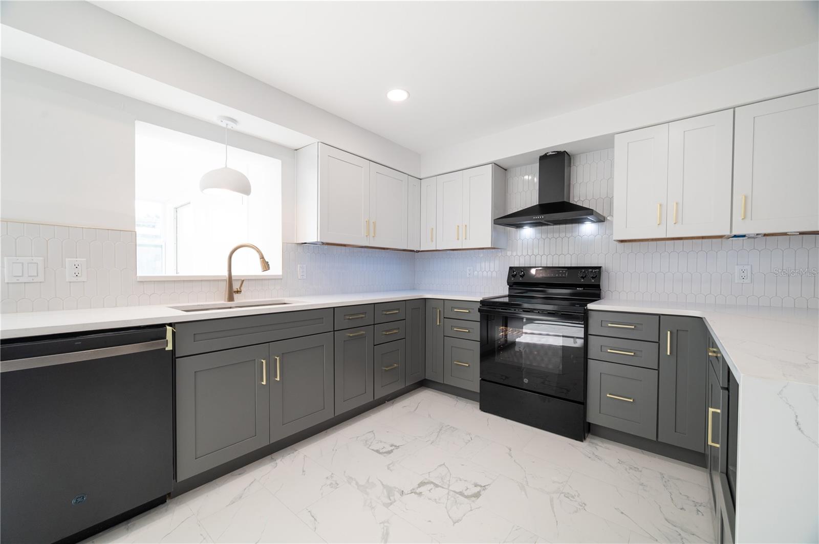 1001 EDEN ISLE BLVD NE #1, ST PETERSBURG, FL, 33703