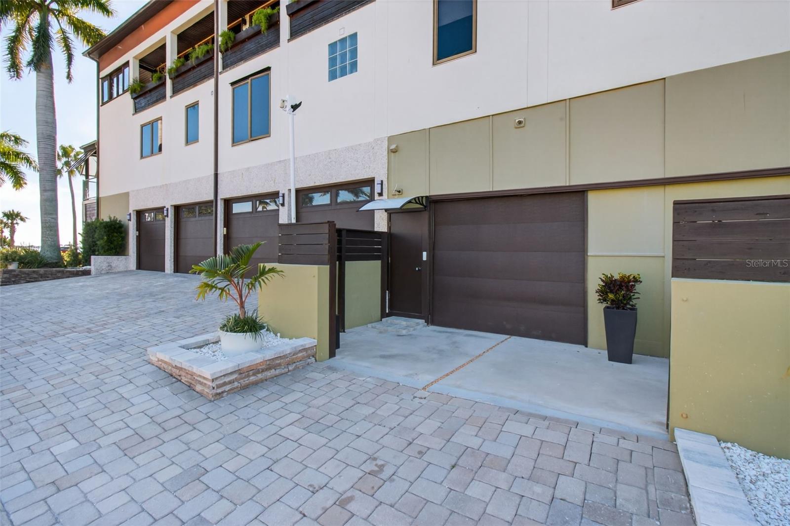 5659 SHORE BLVD S, GULFPORT, FL, 33707