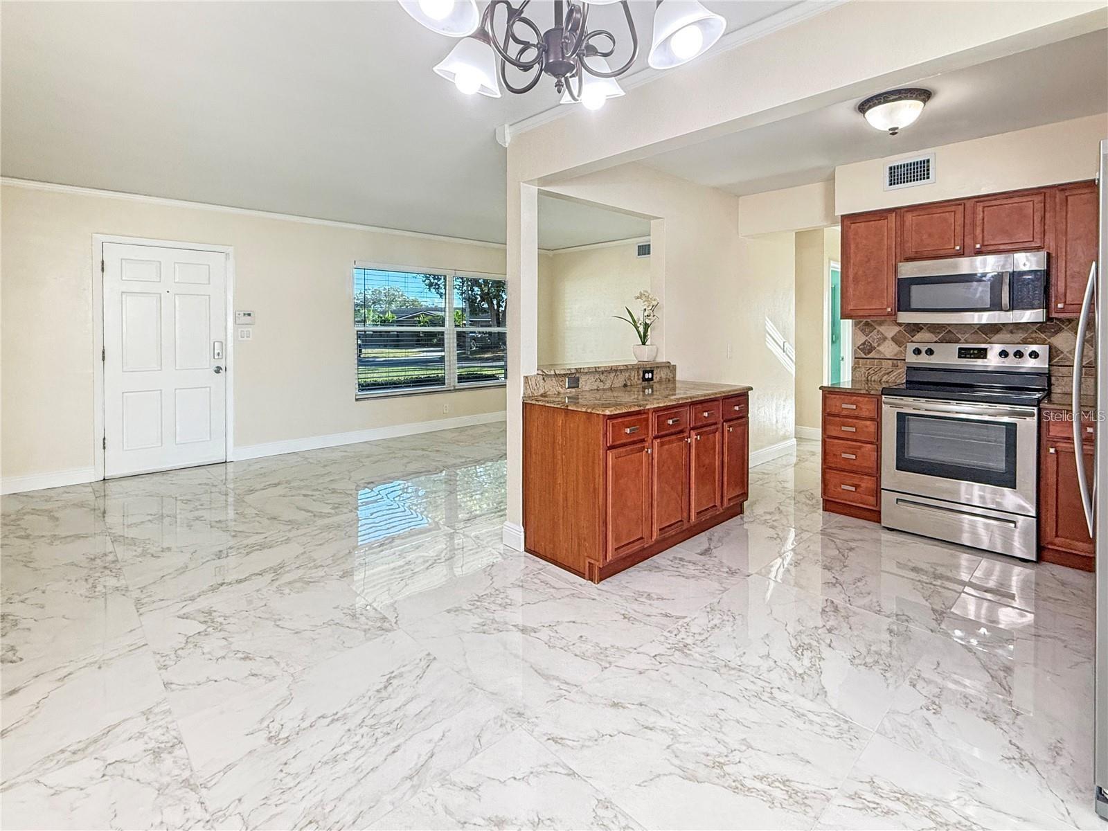 8802 109TH LN, SEMINOLE, FL, 33772