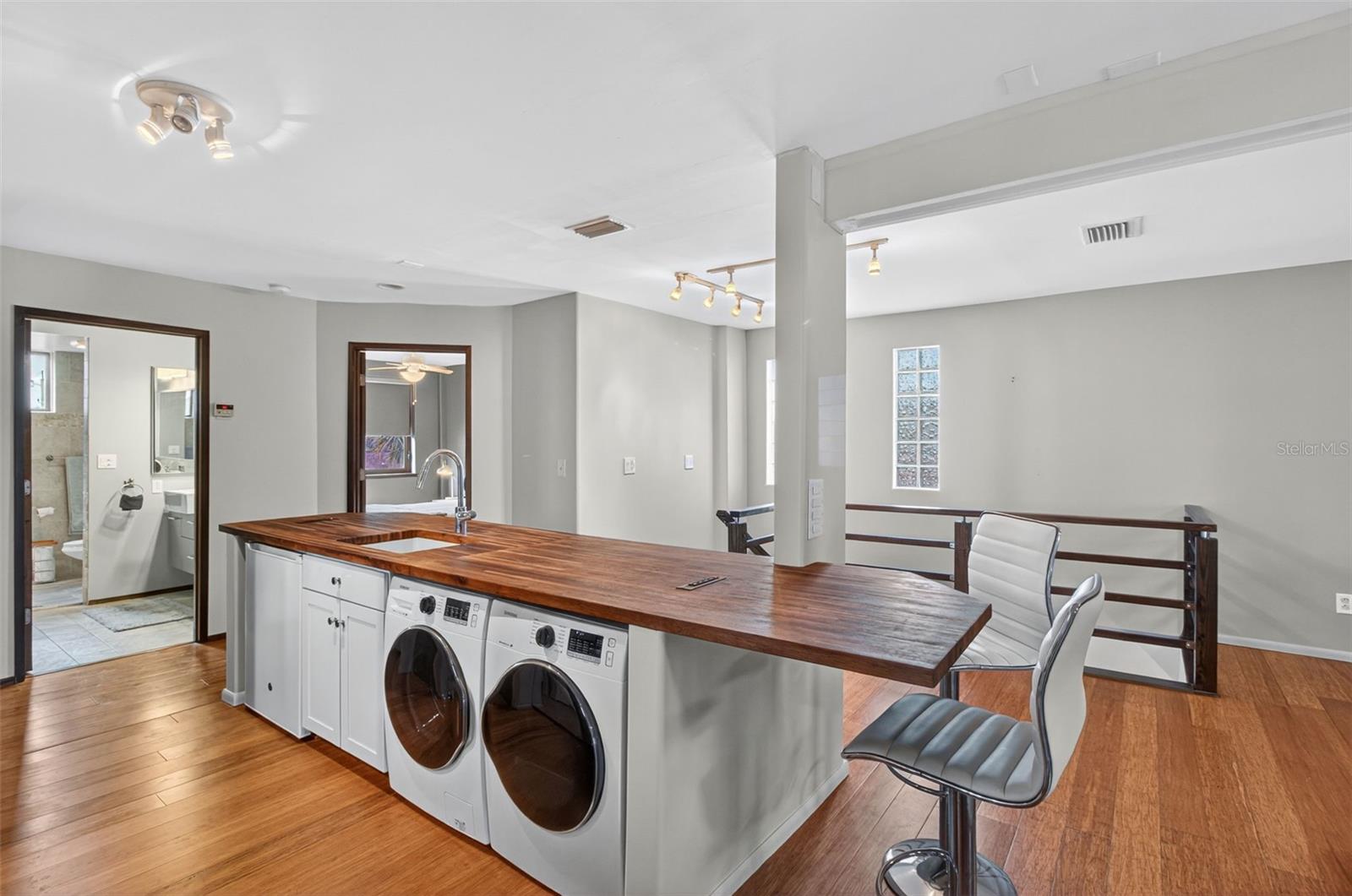 5659 SHORE BLVD S, GULFPORT, FL, 33707