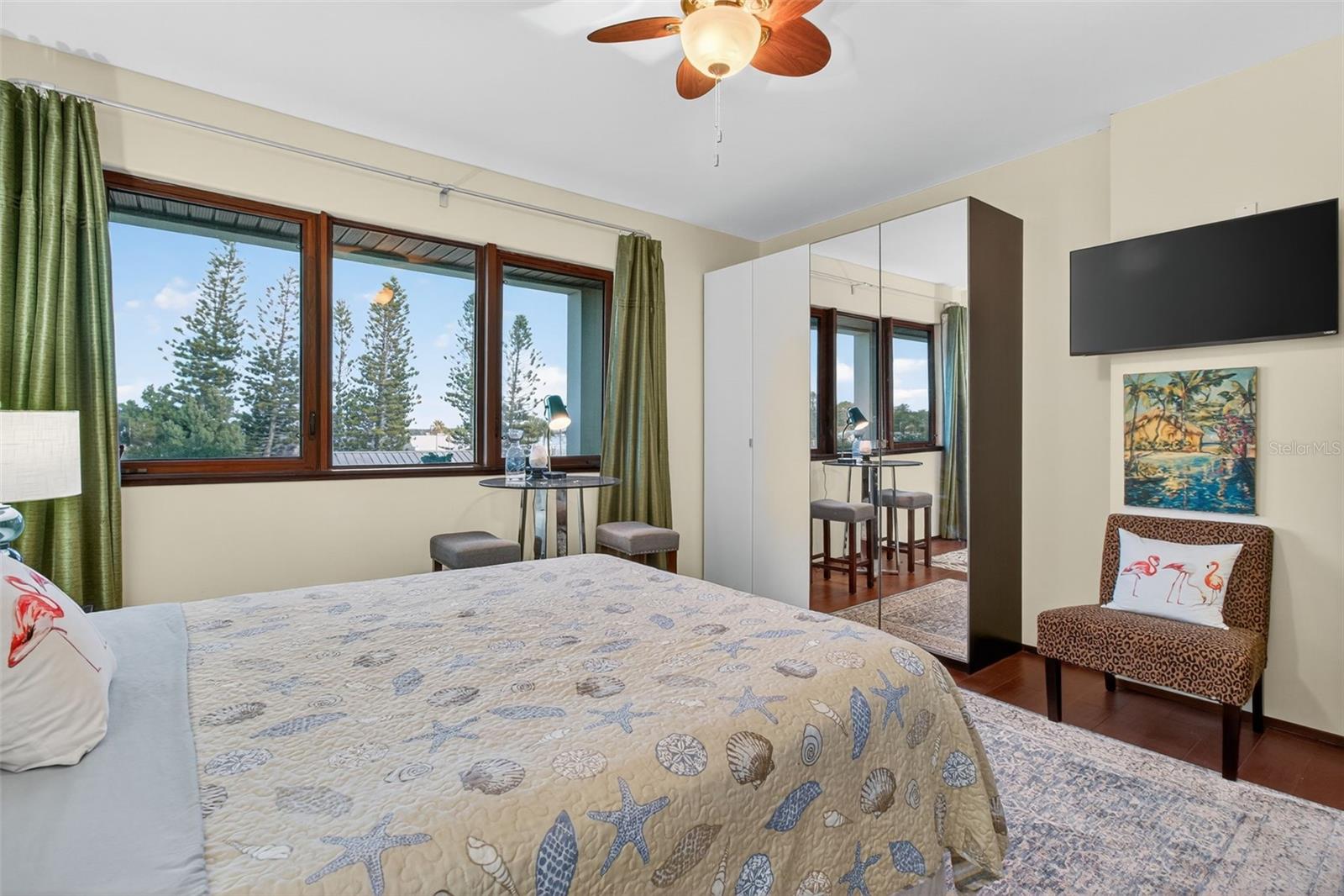 5659 SHORE BLVD S, GULFPORT, FL, 33707