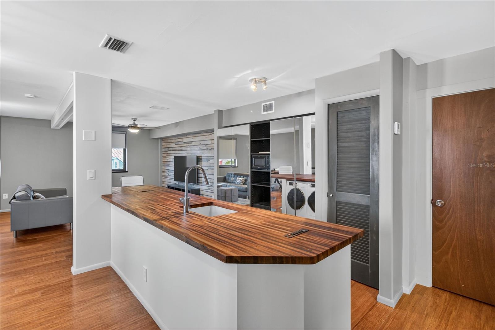 5659 SHORE BLVD S, GULFPORT, FL, 33707