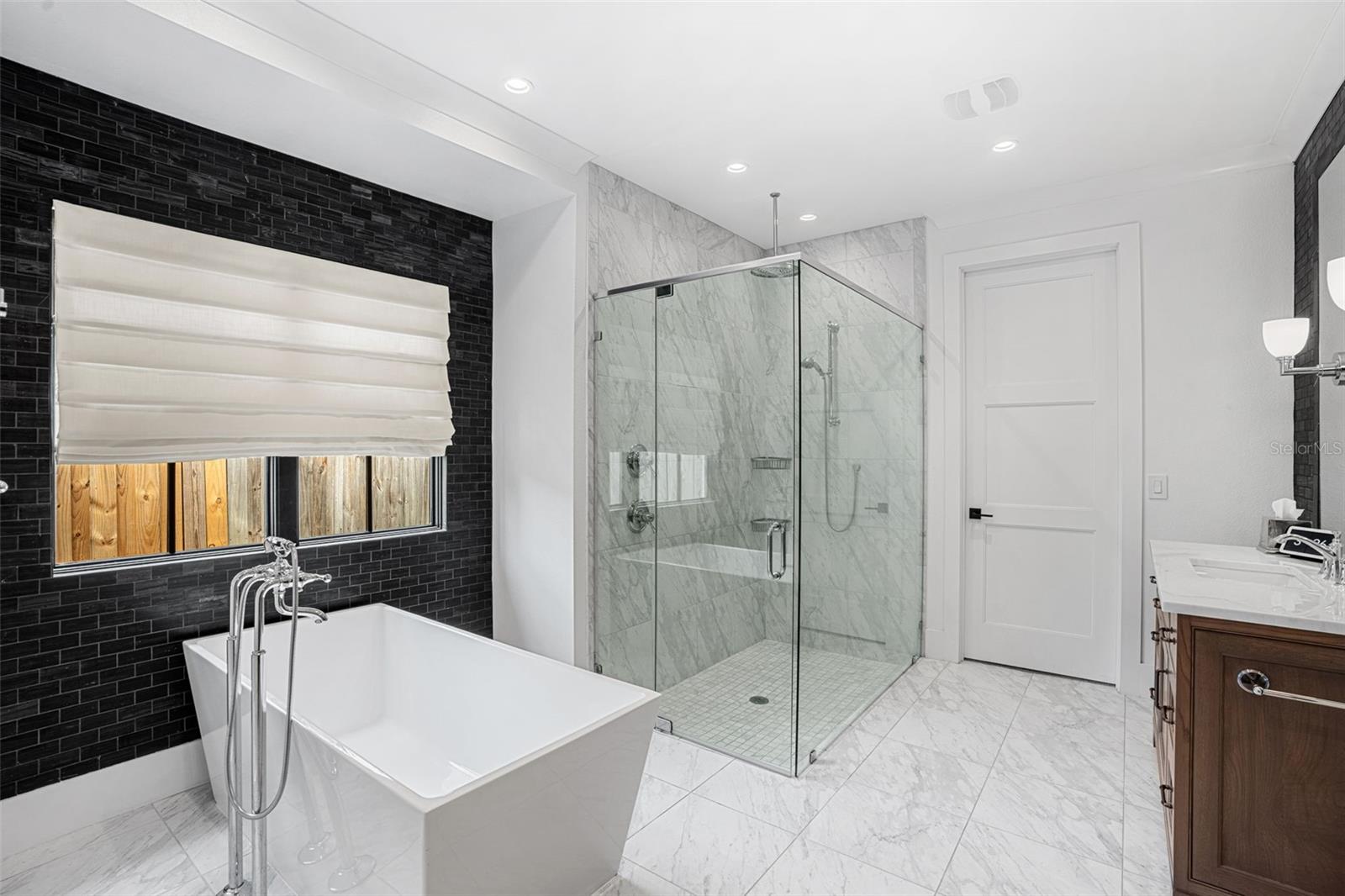 O6357810 Property Photo