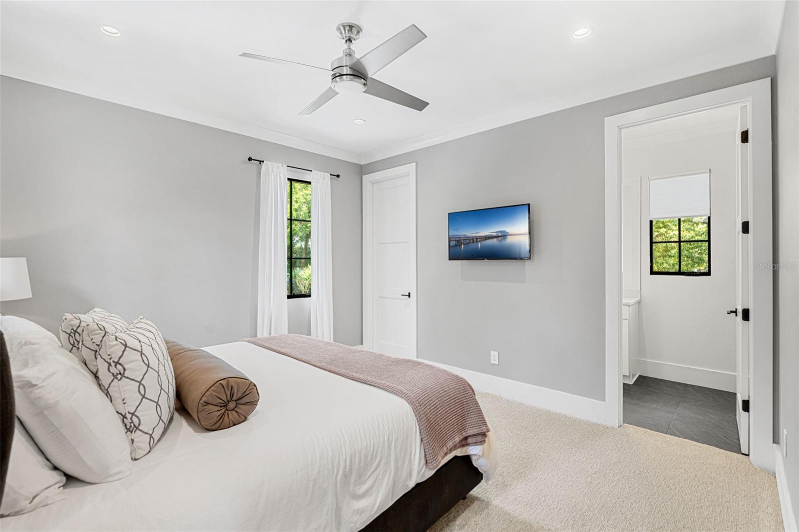 O6357810 Property Photo