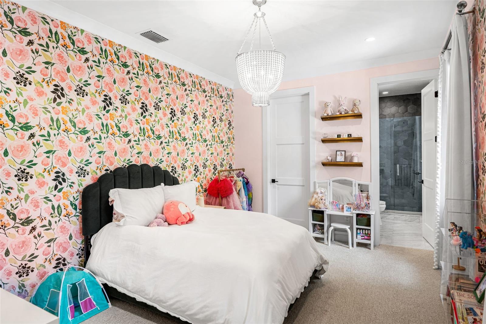 O6357810 Property Photo