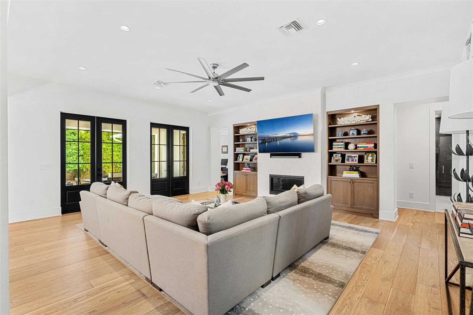 O6357810 Property Photo