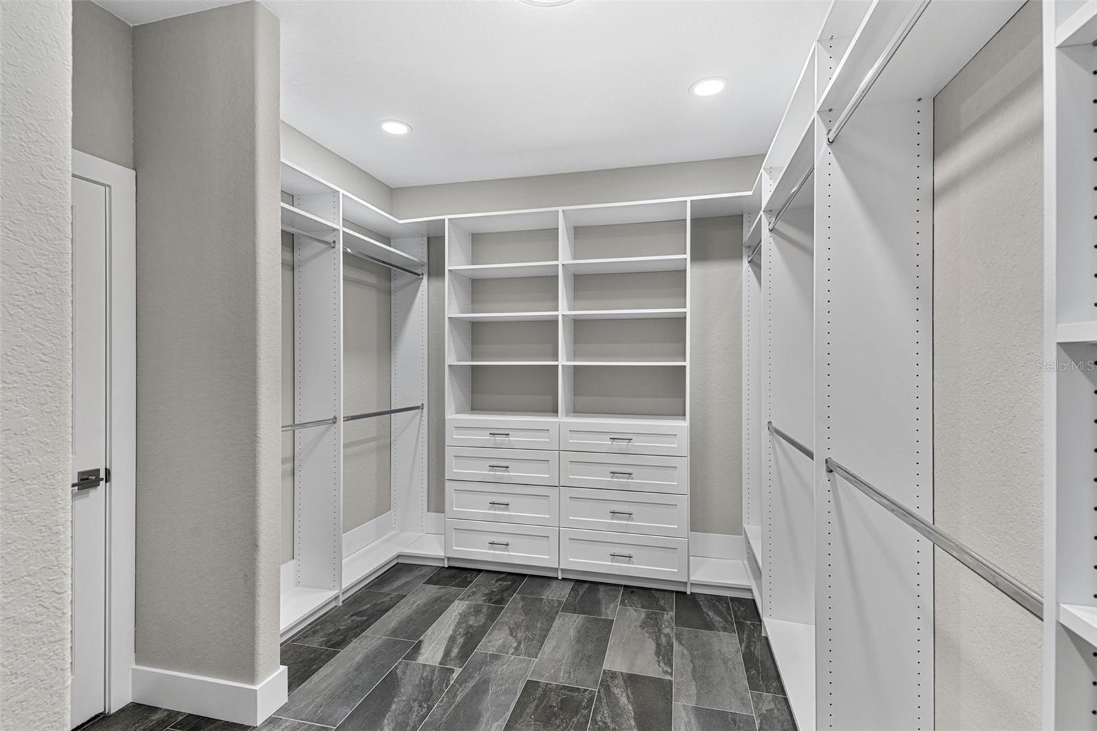 A4670892 Property Photo