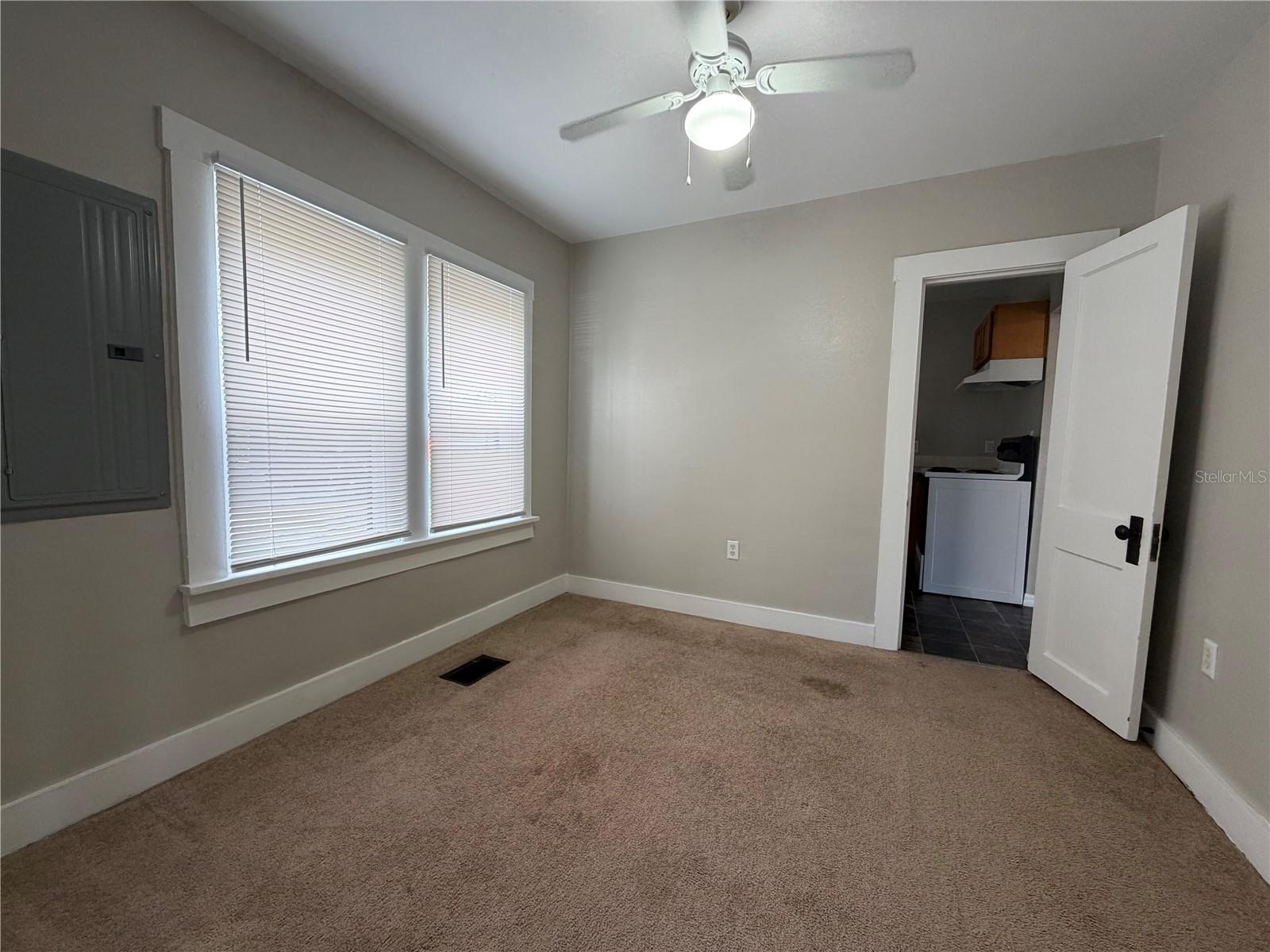 18 E GOLF LINKS AVE, EUSTIS, FL, 32726