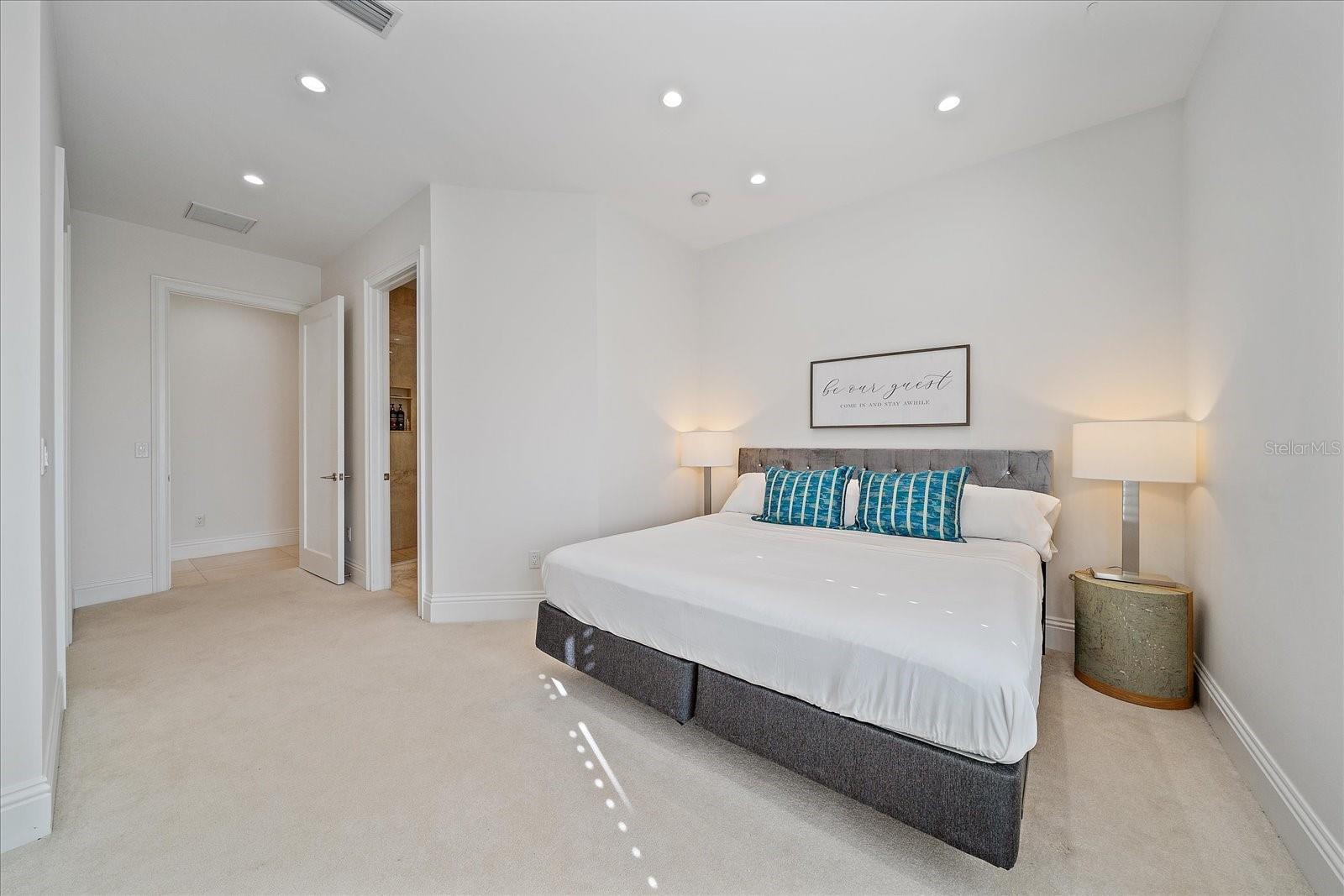 A4670896 Property Photo