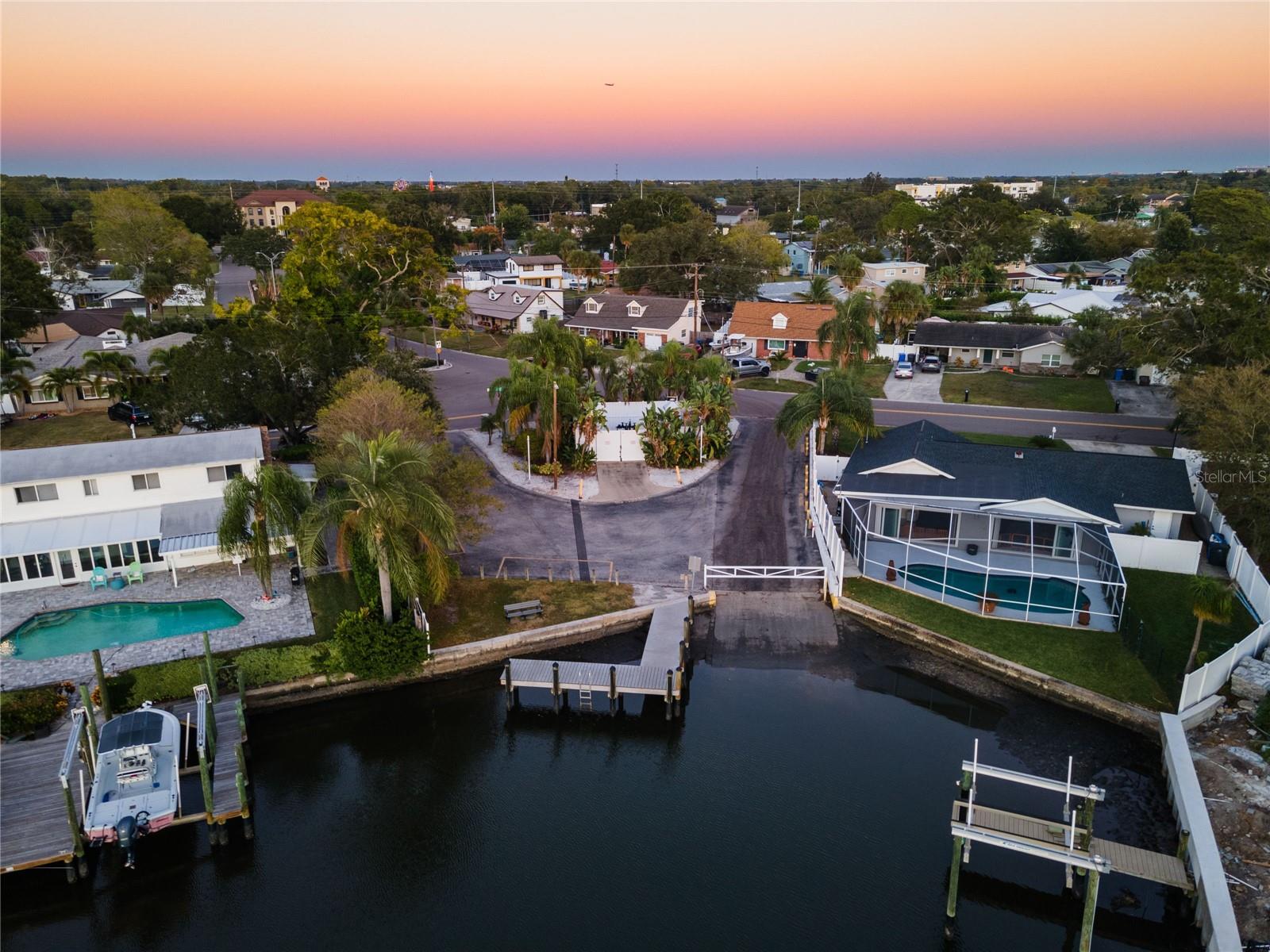 4902 STOLLS AVE, TAMPA, FL, 33615