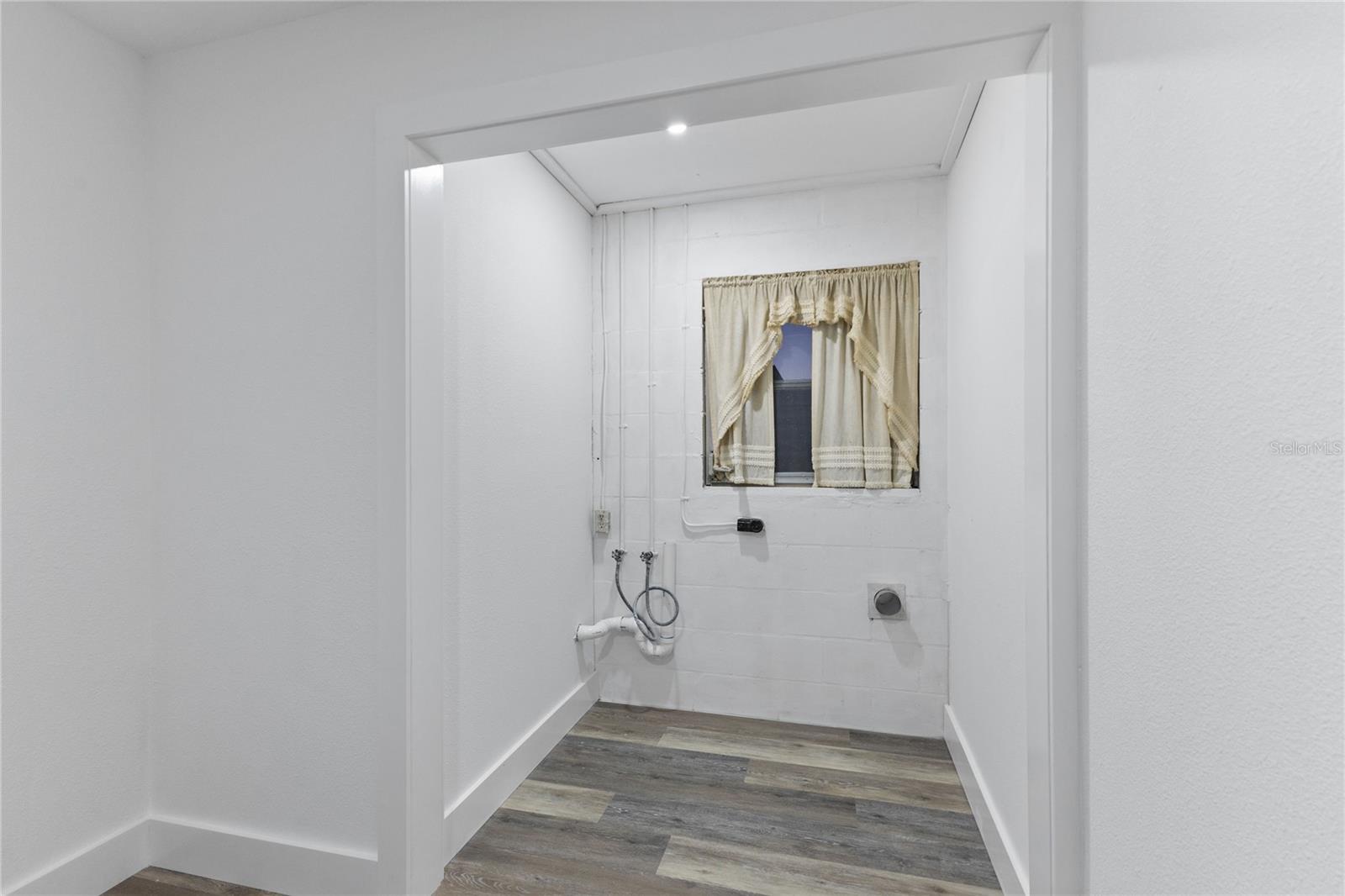 4902 STOLLS AVE, TAMPA, FL, 33615