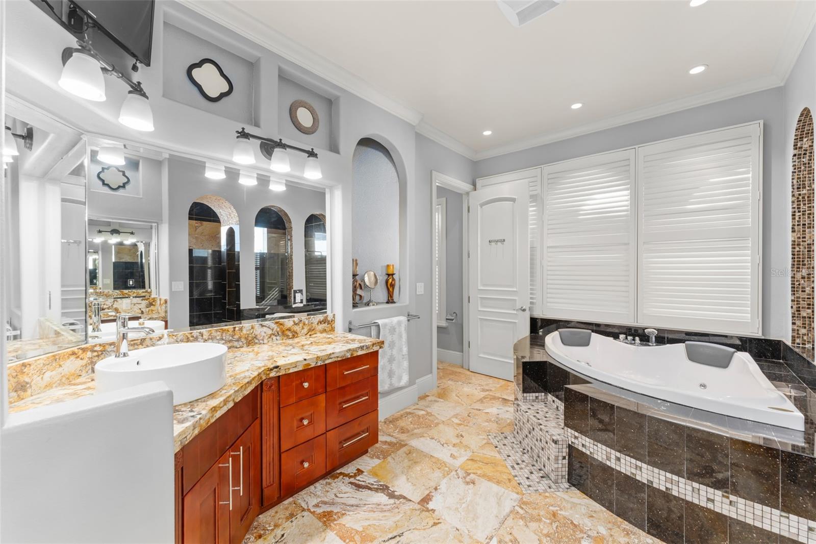 O6357873 Property Photo