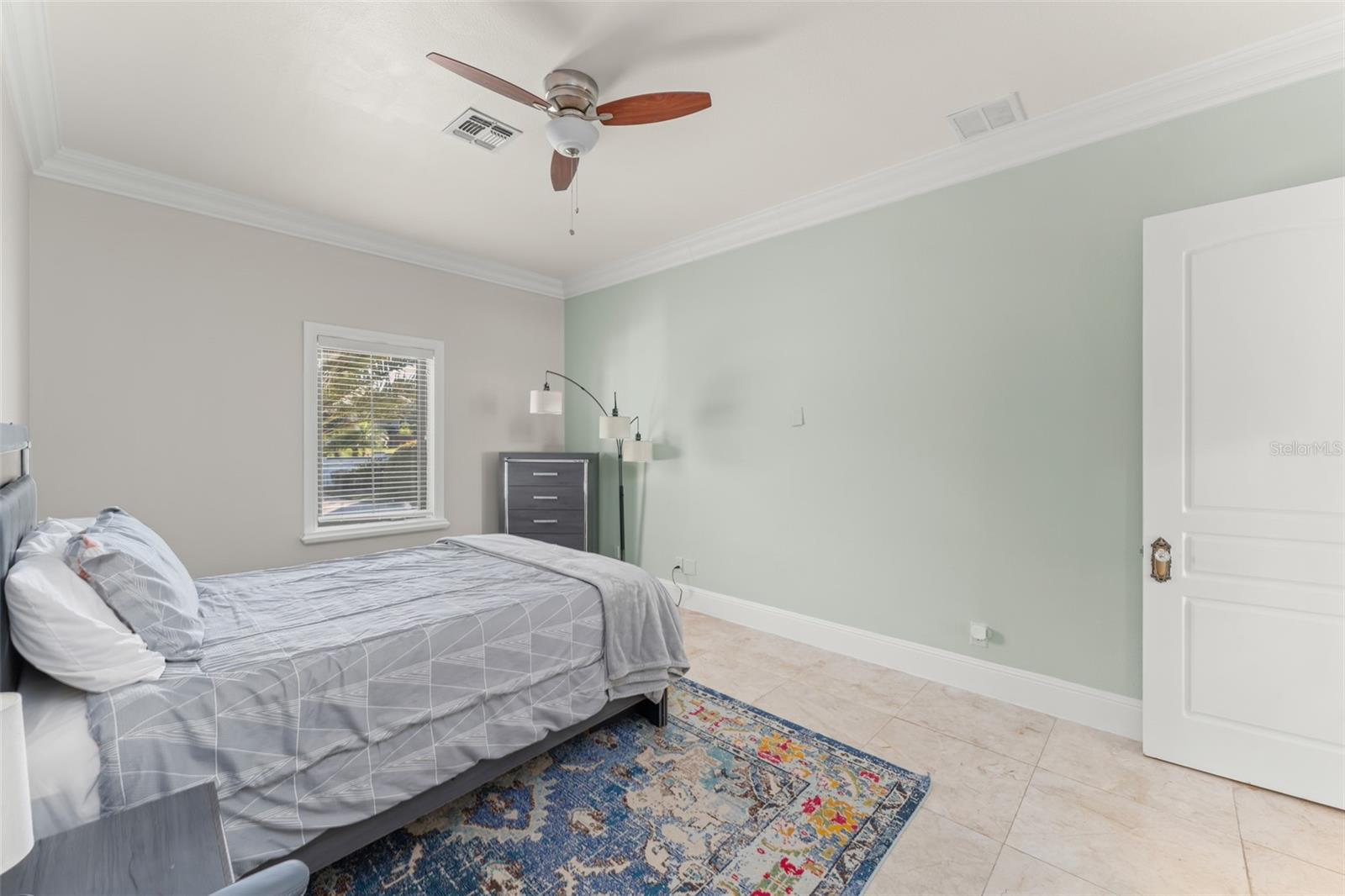 O6357873 Property Photo