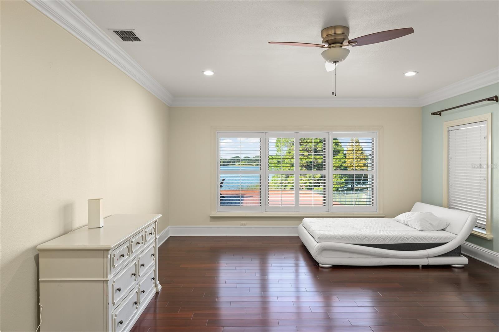 O6357873 Property Photo