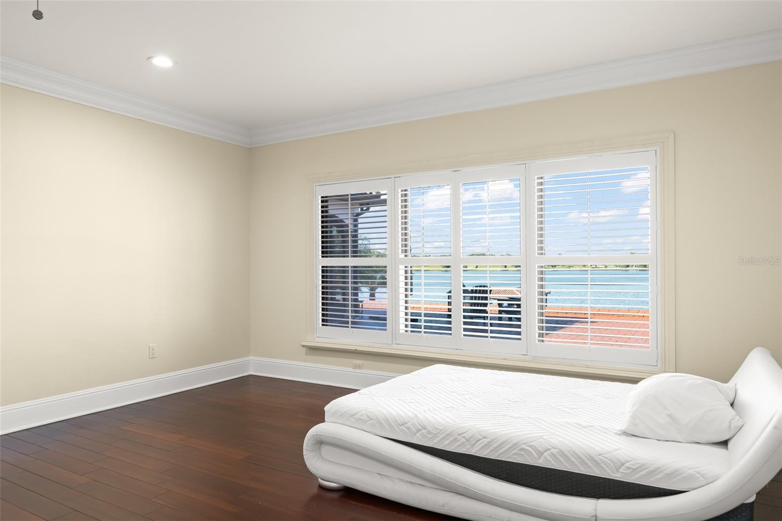 O6357873 Property Photo