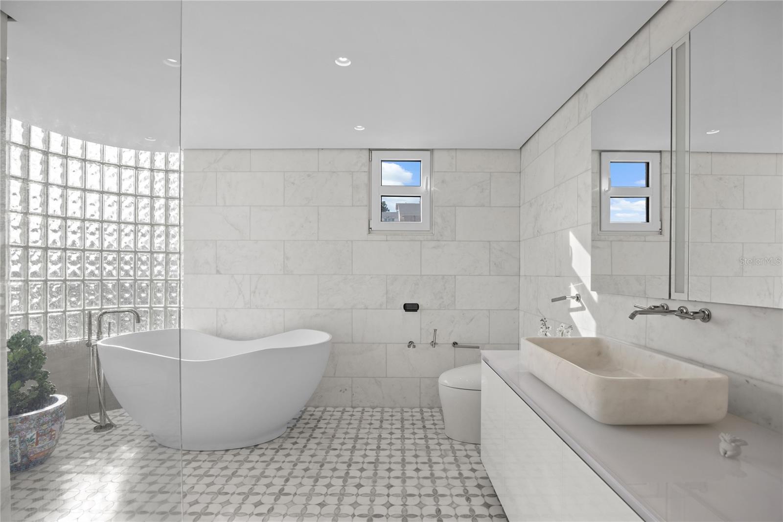 PR9117148 Property Photo