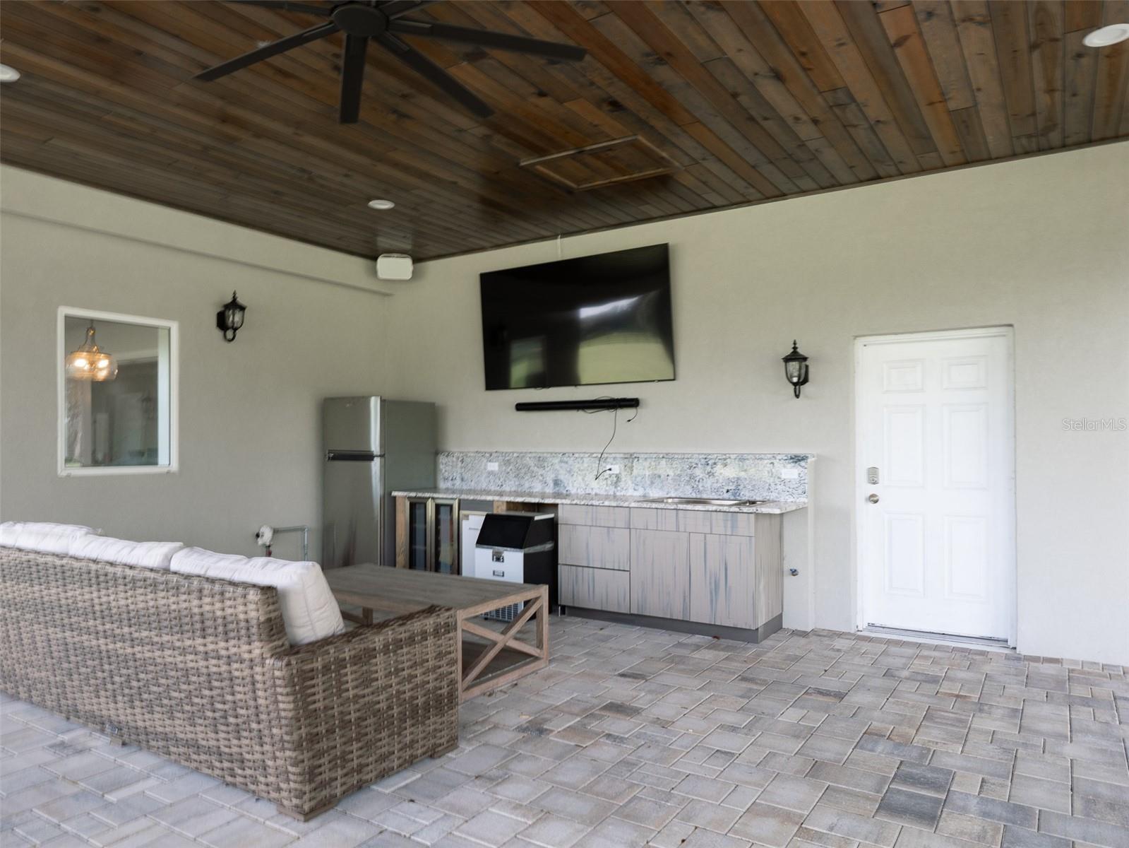 OM712883 Property Photo